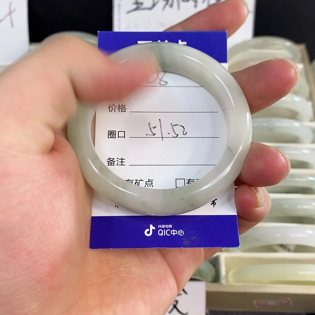 未镶嵌手镯石英质玉