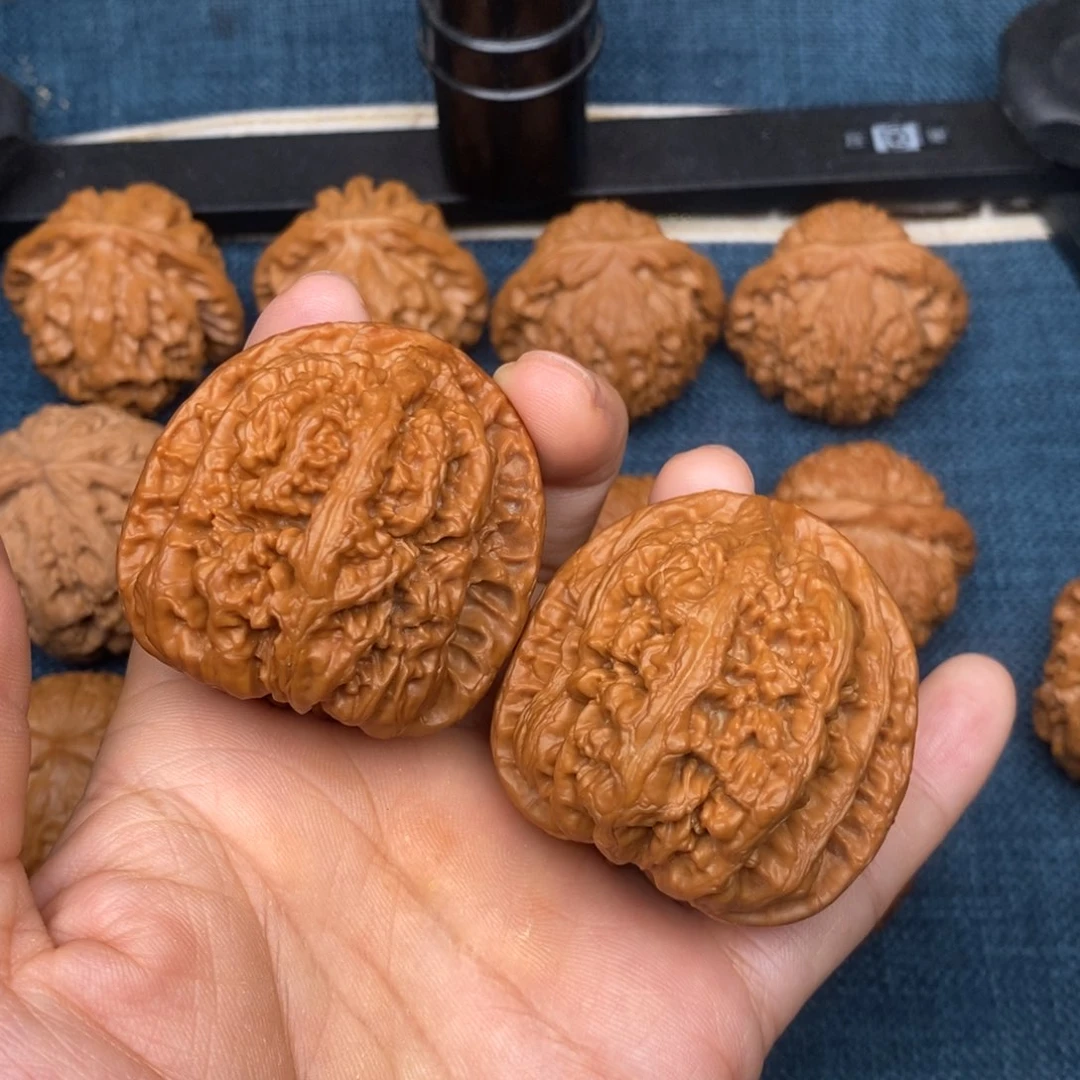 文玩核桃把件荷*斯44全家福红皮大粗筋