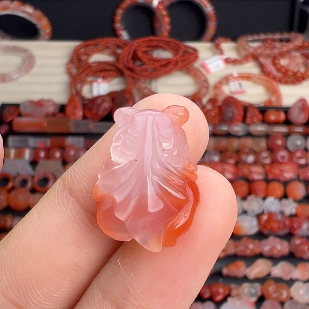 南红玛瑙未镶嵌颈饰蝴蝶