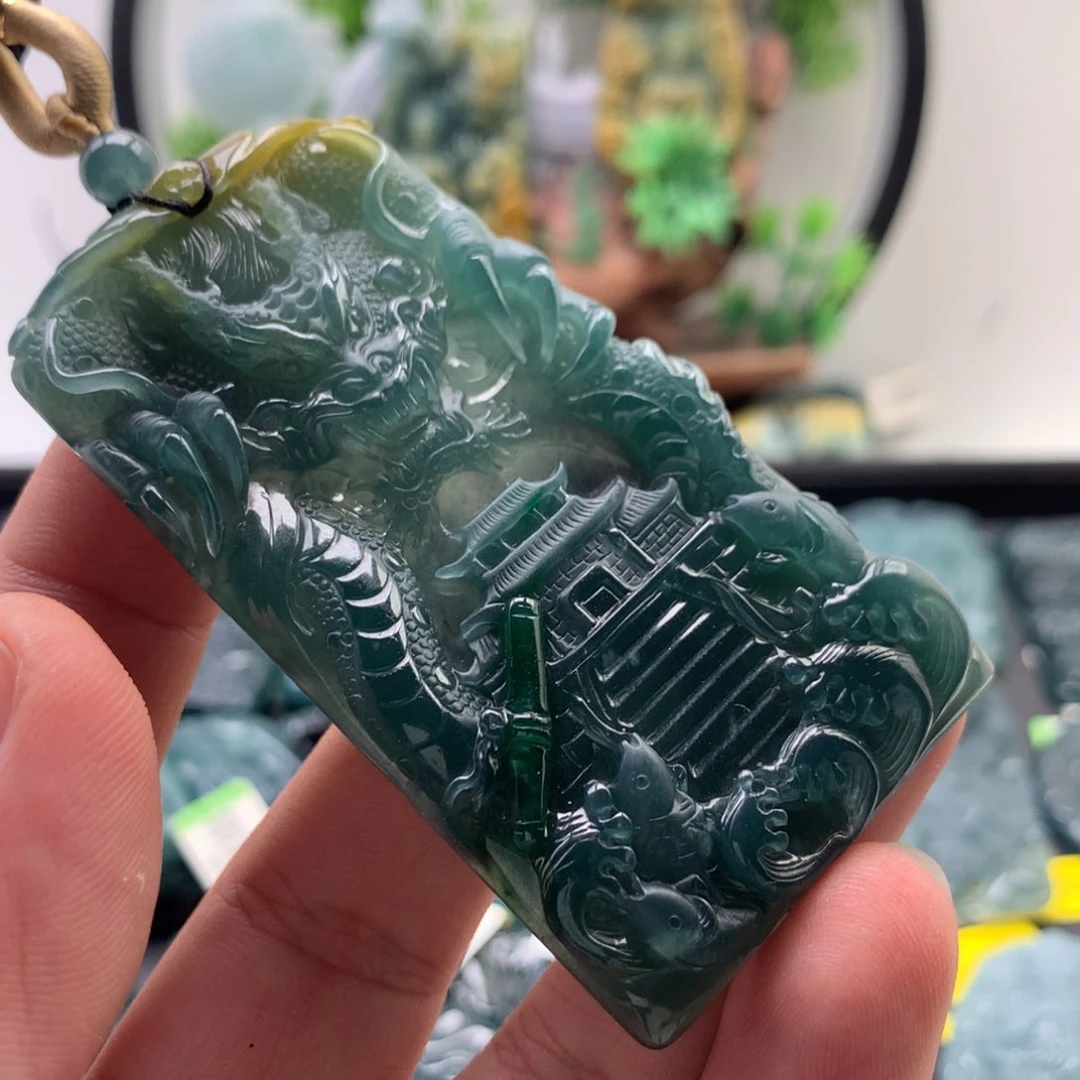 颈饰未镶嵌翡翠龙牌