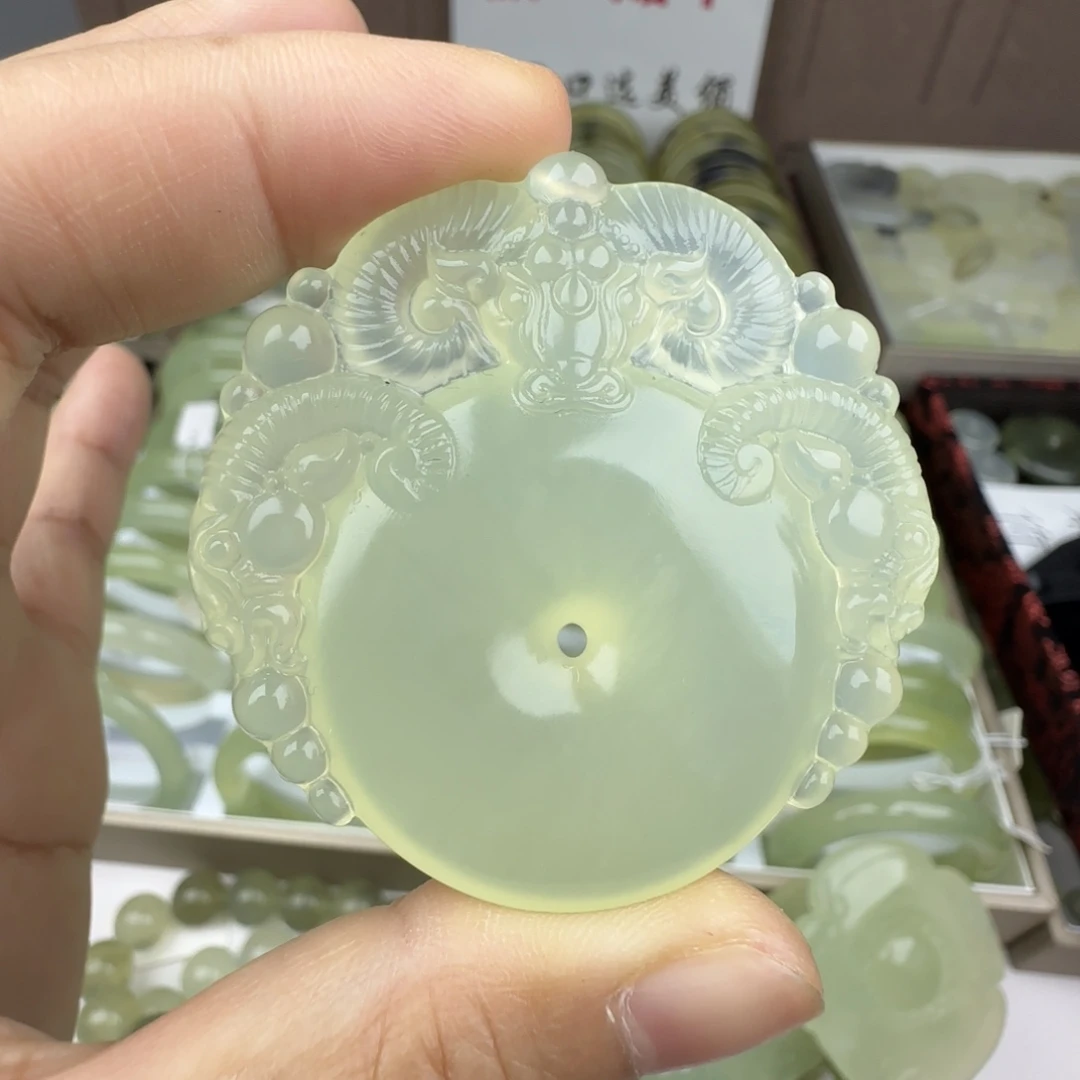 蛇纹石玉未镶嵌颈饰