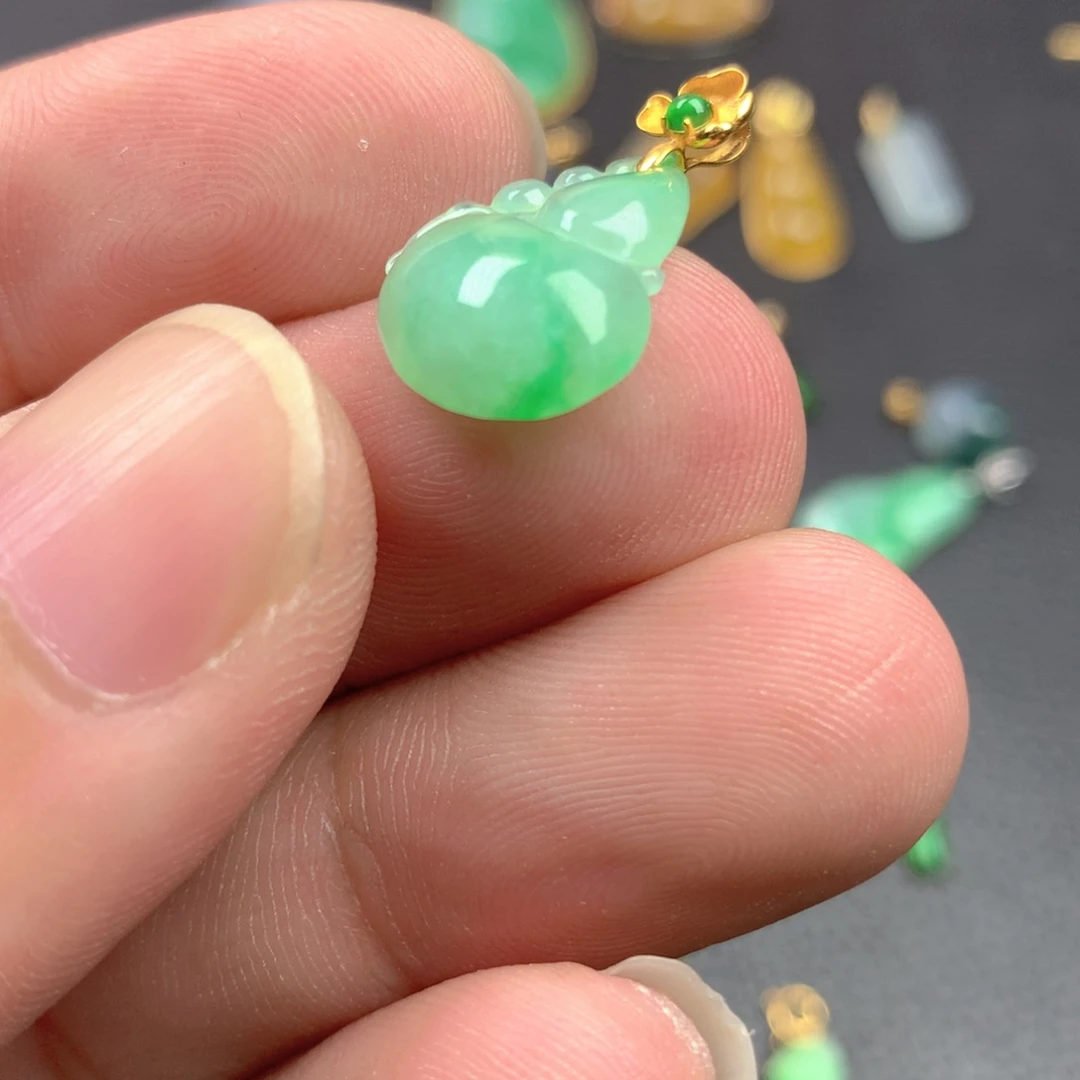 【闪购商品】颈饰18K金镶嵌翡翠翡翠