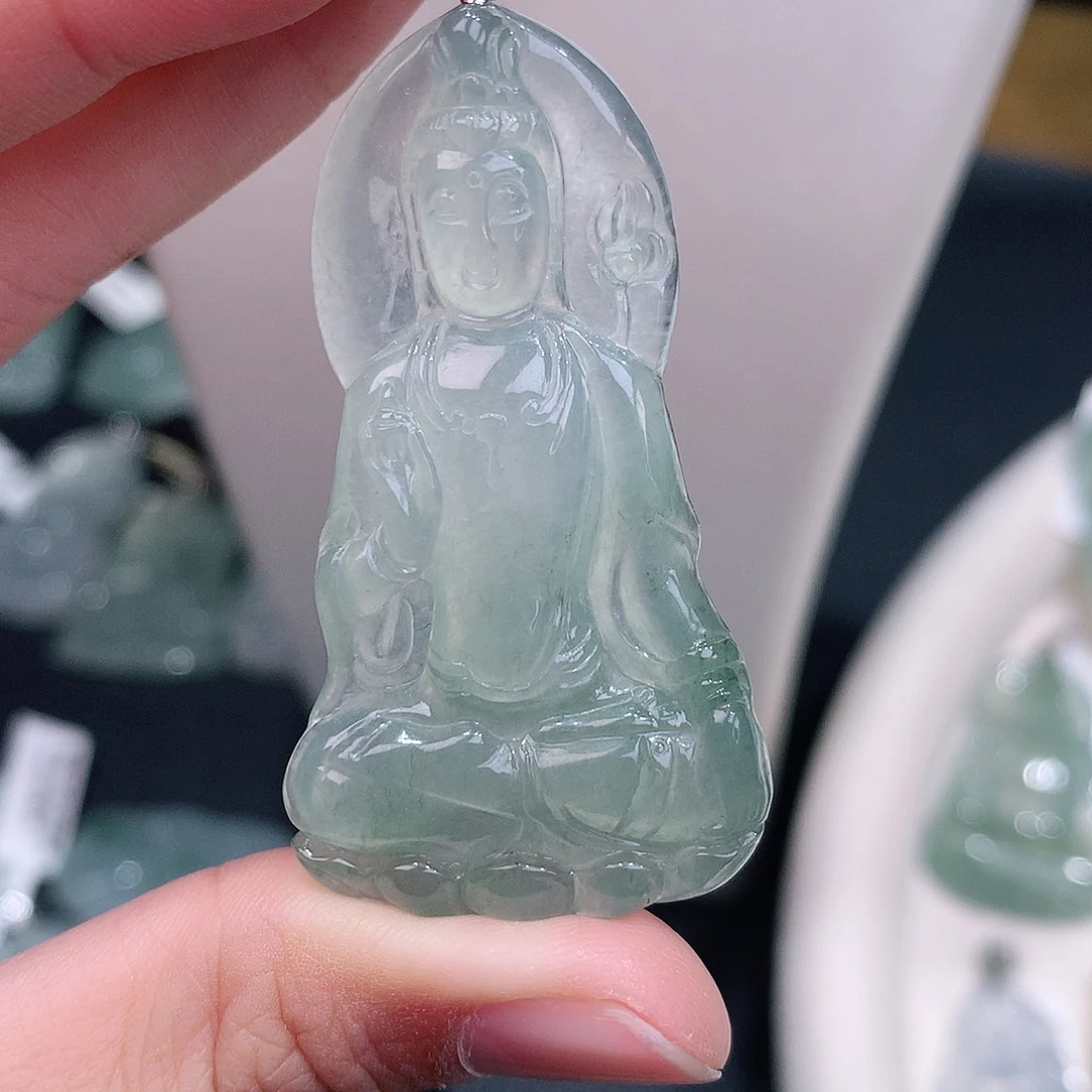 颈饰18K金镶嵌翡翠高冰起胶晴绿观音