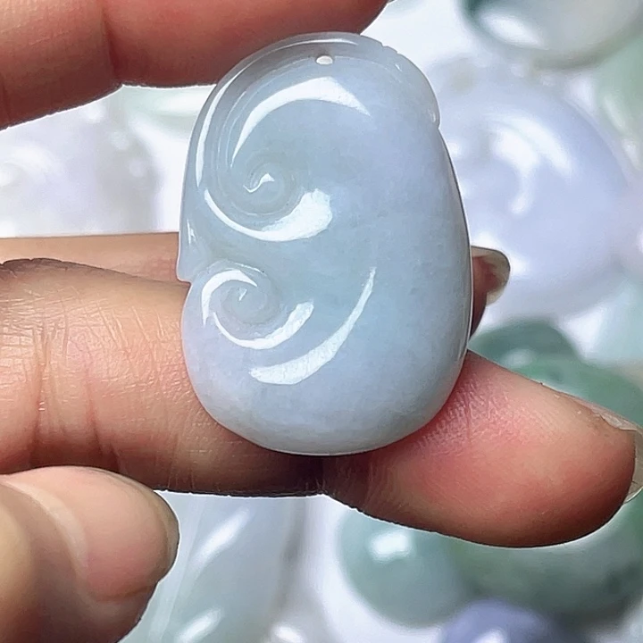 翡翠未镶嵌颈饰如意