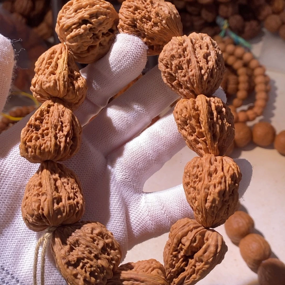 手串文玩核桃…………9