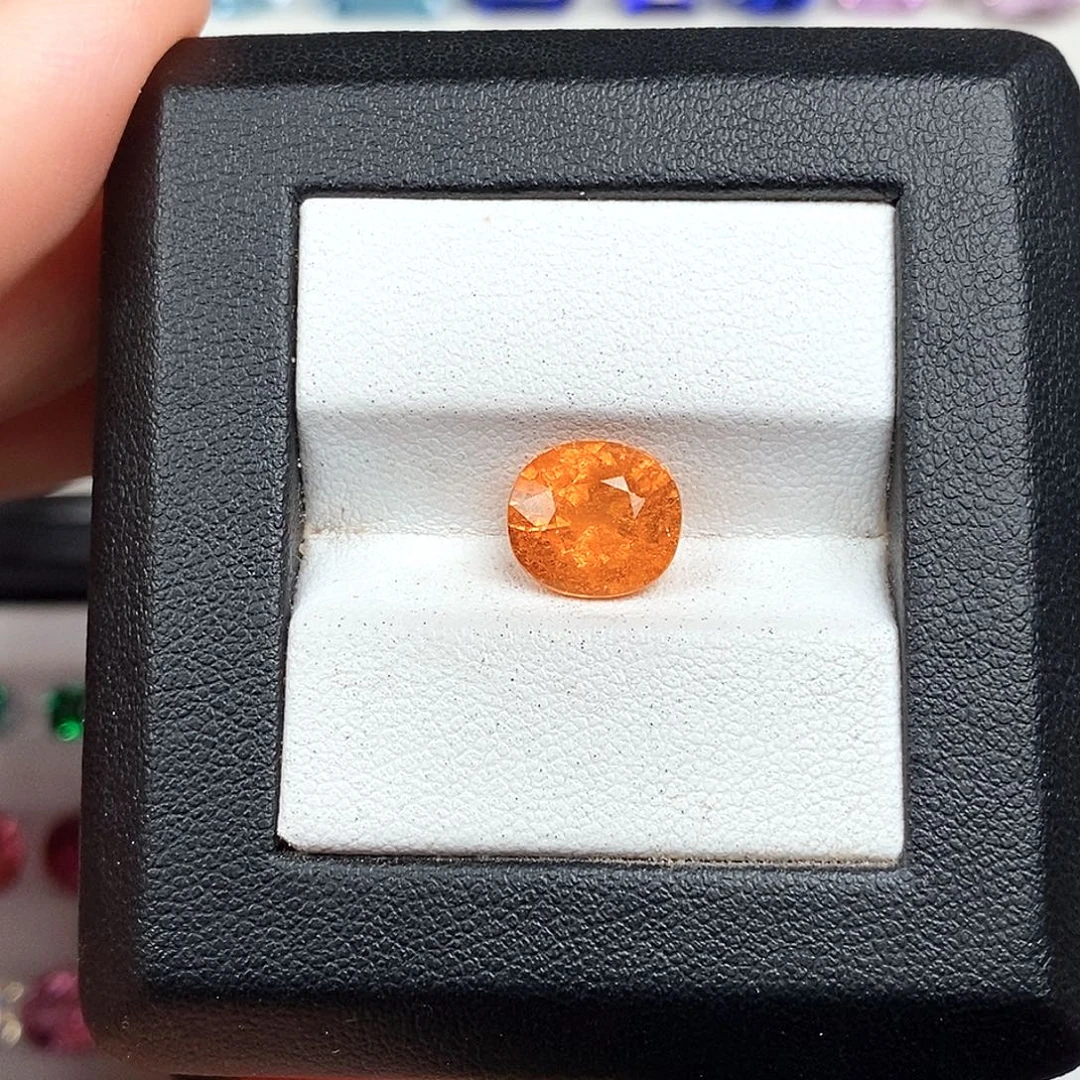 未镶嵌石榴石（芬达石）裸石4.37ct