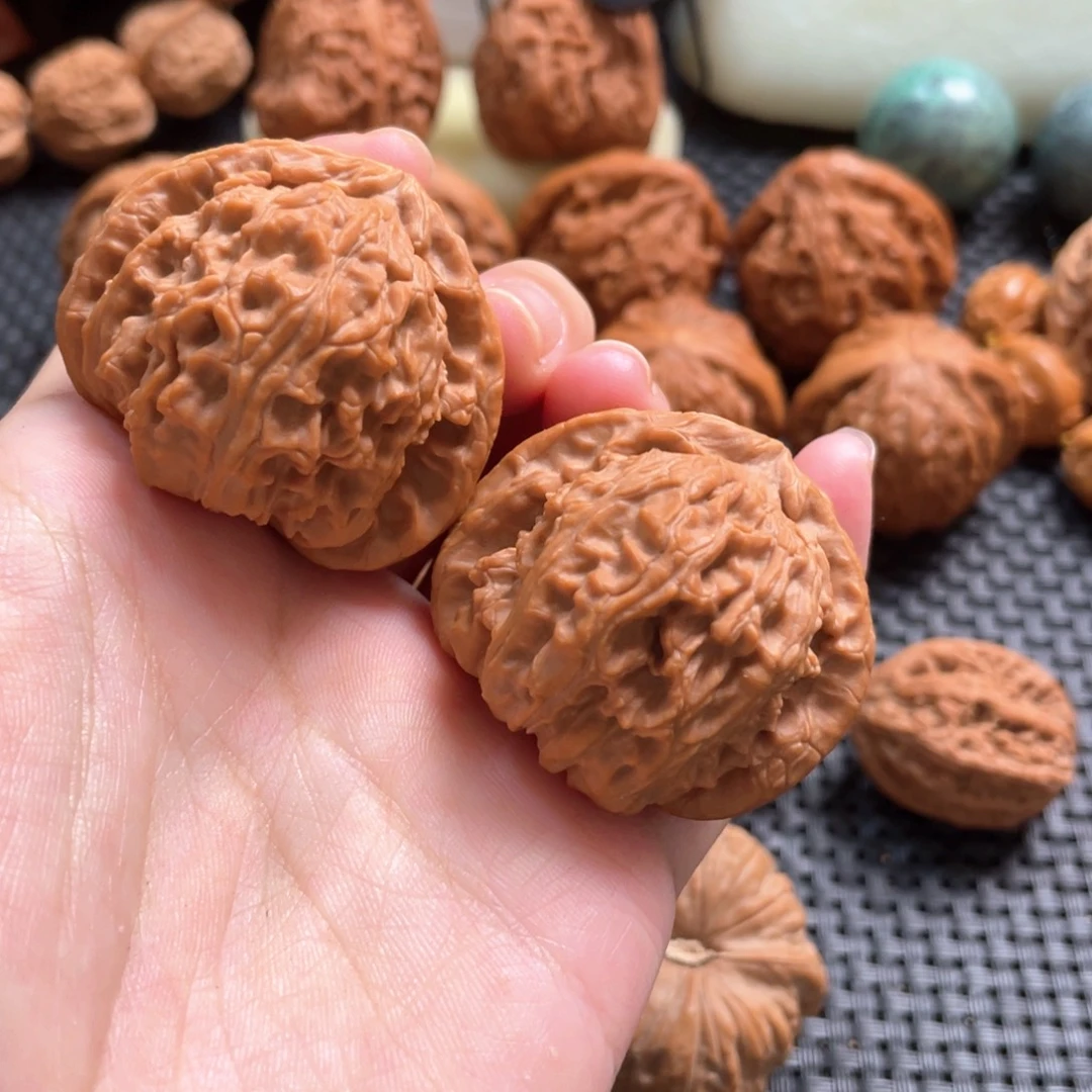 文玩核桃吊坠白狮子42+全品飞边