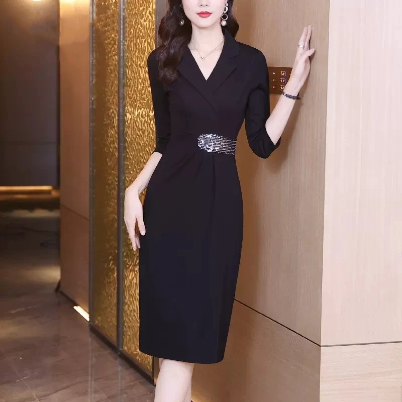 时尚优雅赫本风小黑裙女2025秋季新品法式气质优雅通勤显瘦连衣裙