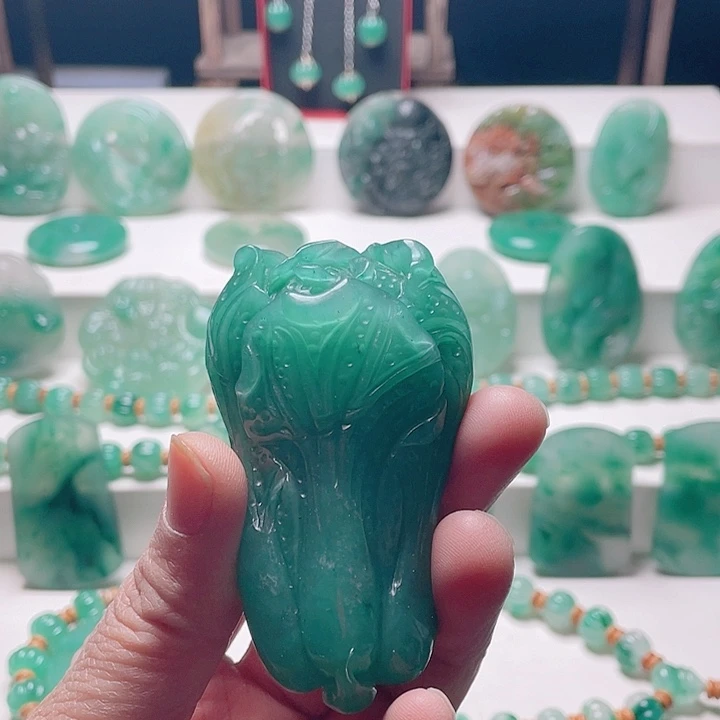 石英质玉未镶嵌颈饰