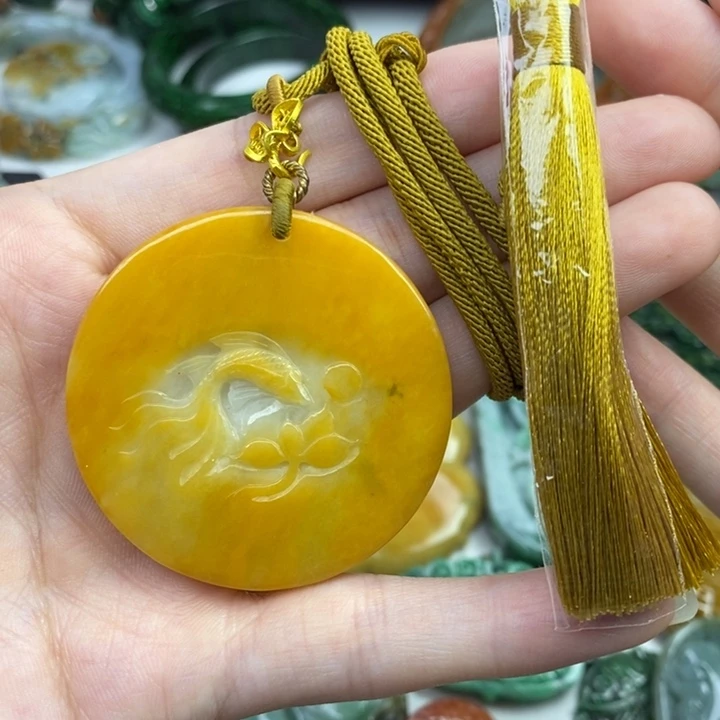 颈饰未镶嵌翡翠吊坠