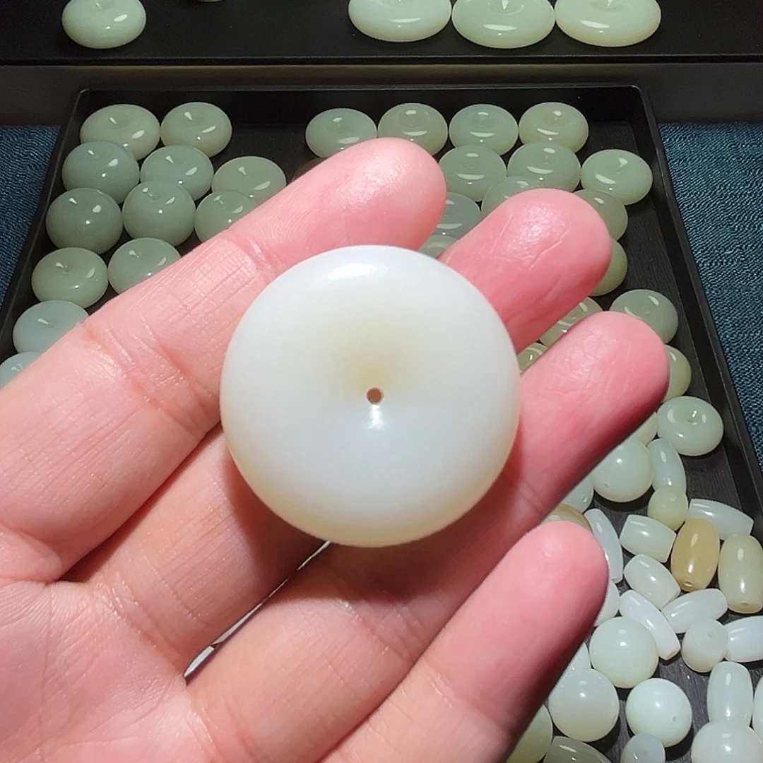 小***舟和田玉未镶嵌颈饰