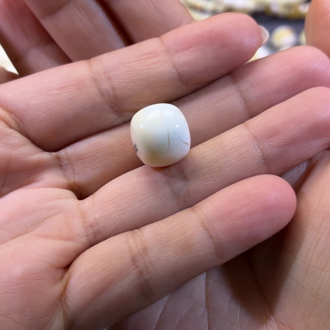 老***藏琥珀未镶嵌裸石14