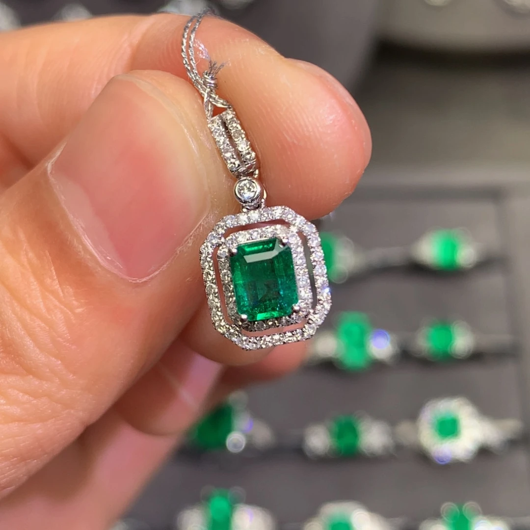 祖母绿颈饰18K金镶嵌