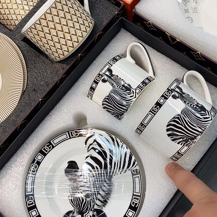 瓷片餐具麦克风暴