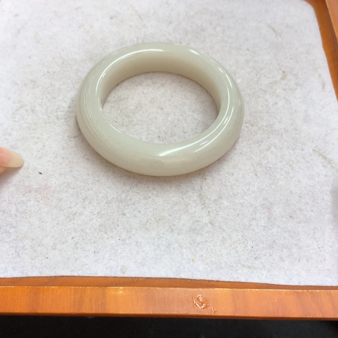 石英质玉未镶嵌手镯