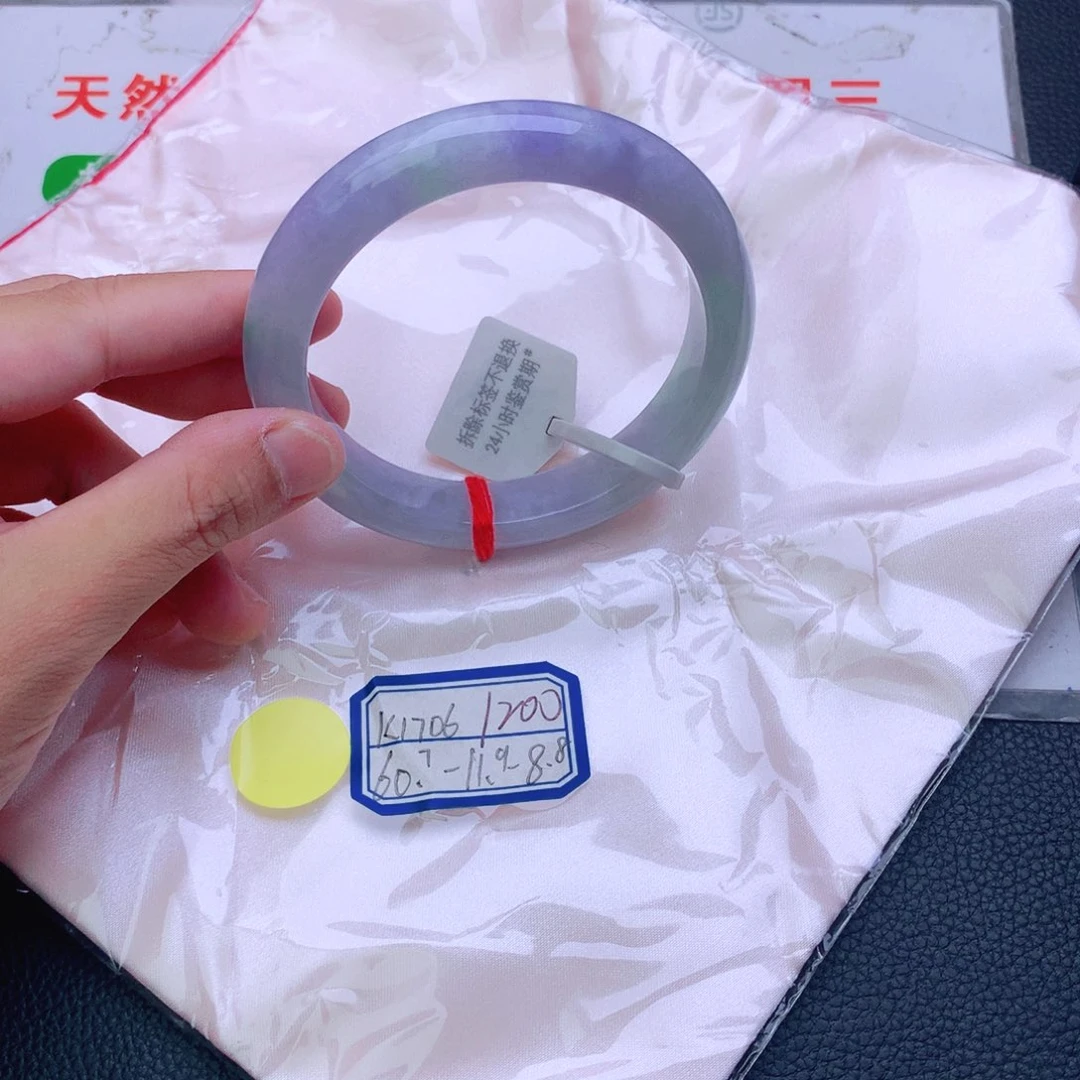 翡翠手镯未镶嵌翡翠
