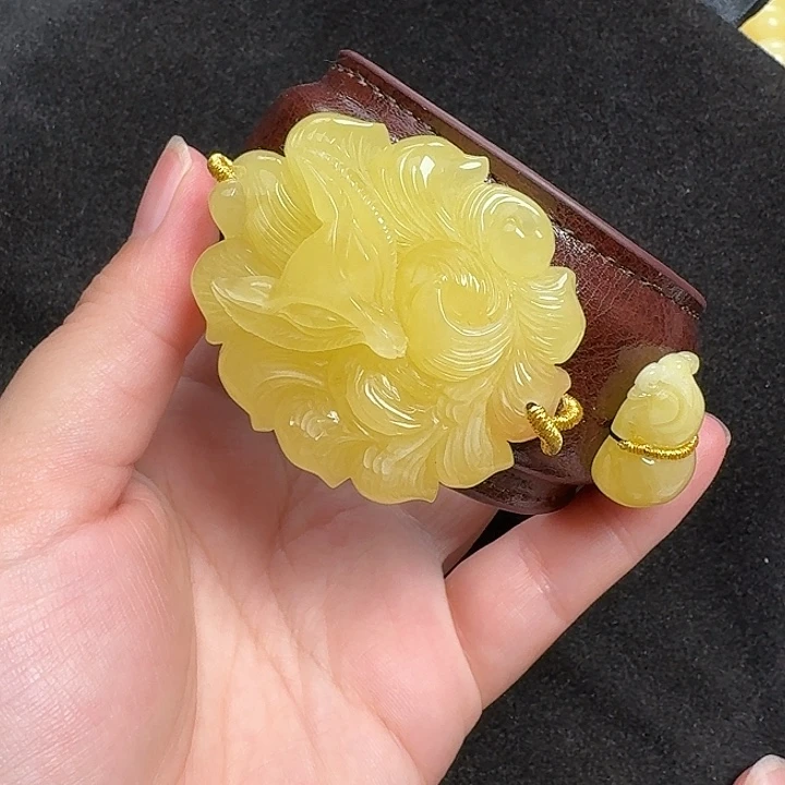 蜜蜡未镶嵌珠宝奇石