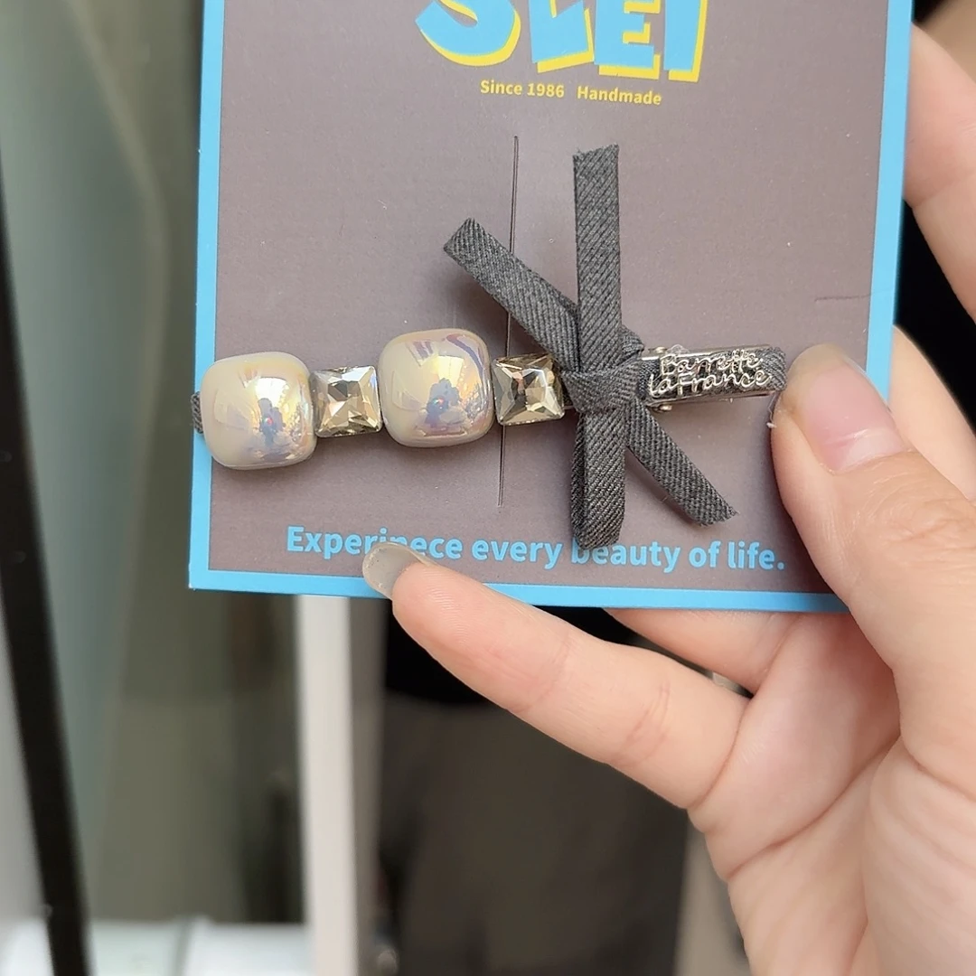 亚克力非金属灰色蝴蝶结鸭夹