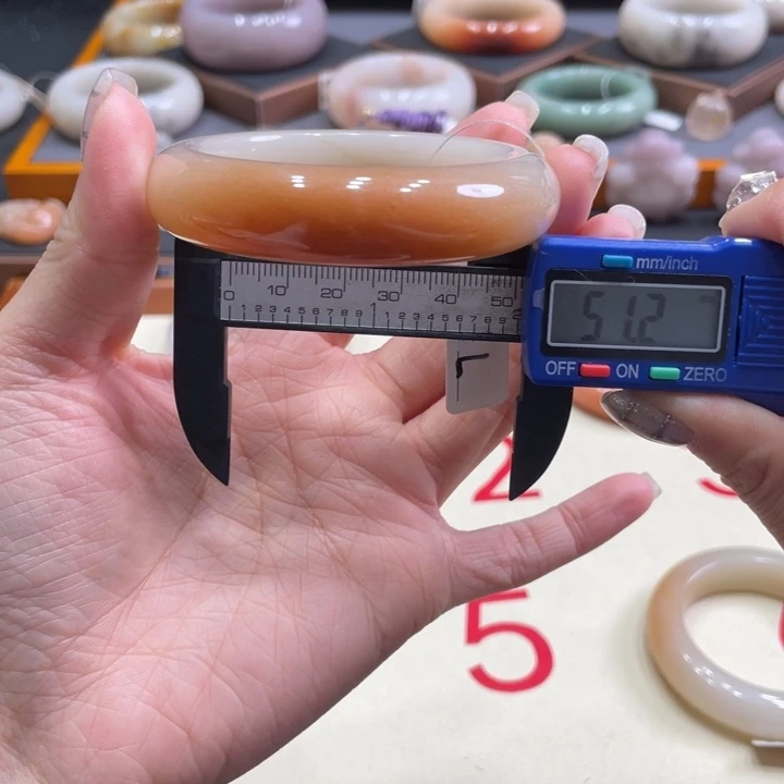 未镶嵌手镯石英质玉