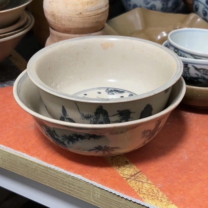 碗用**头青花文饰的一个碗