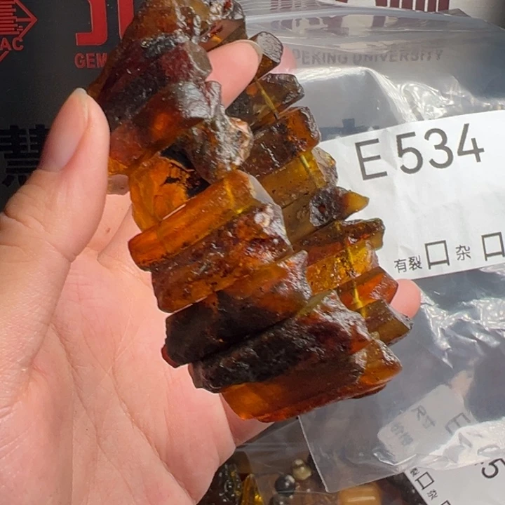 琥珀未镶嵌珠宝奇石