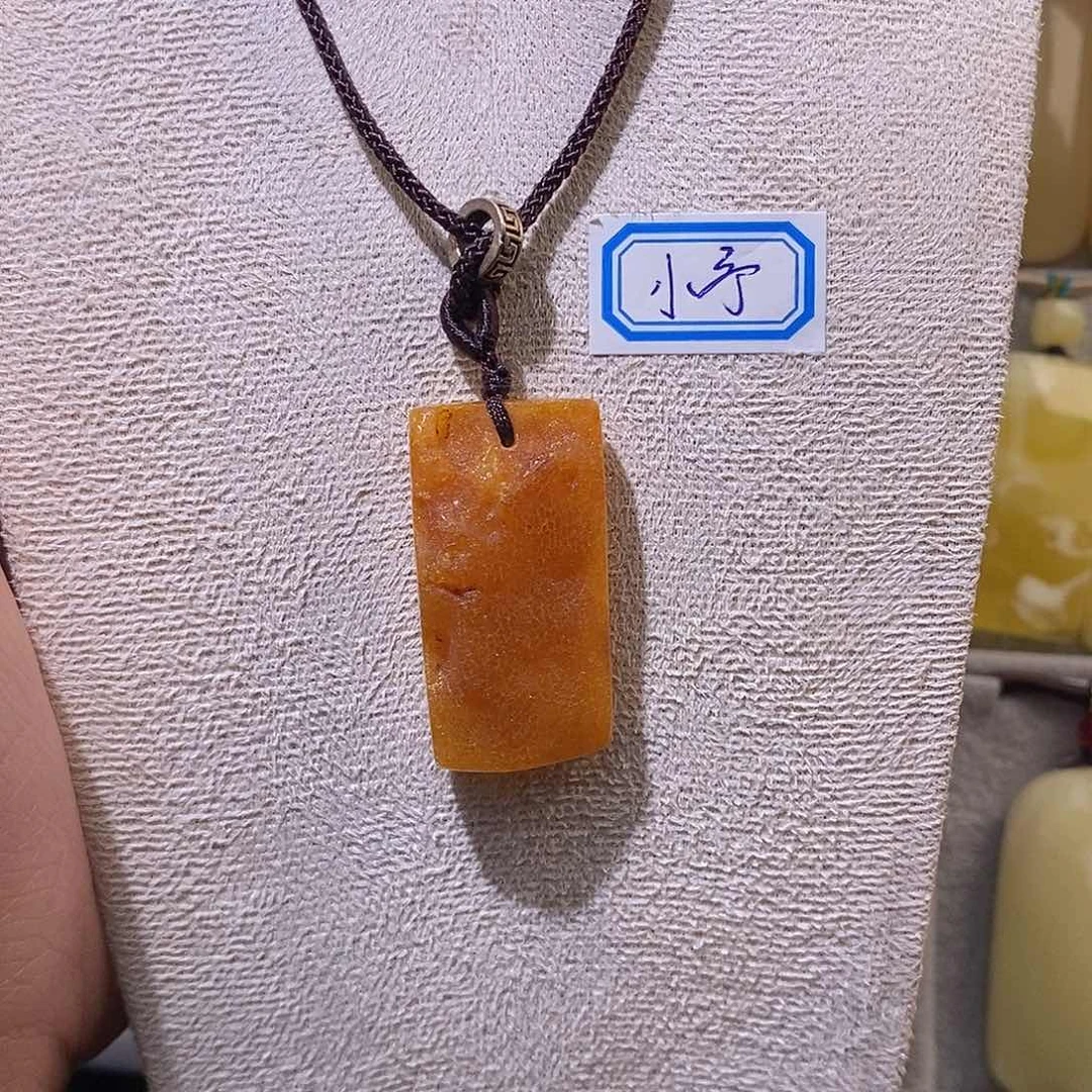 未镶嵌琥珀珠宝奇石