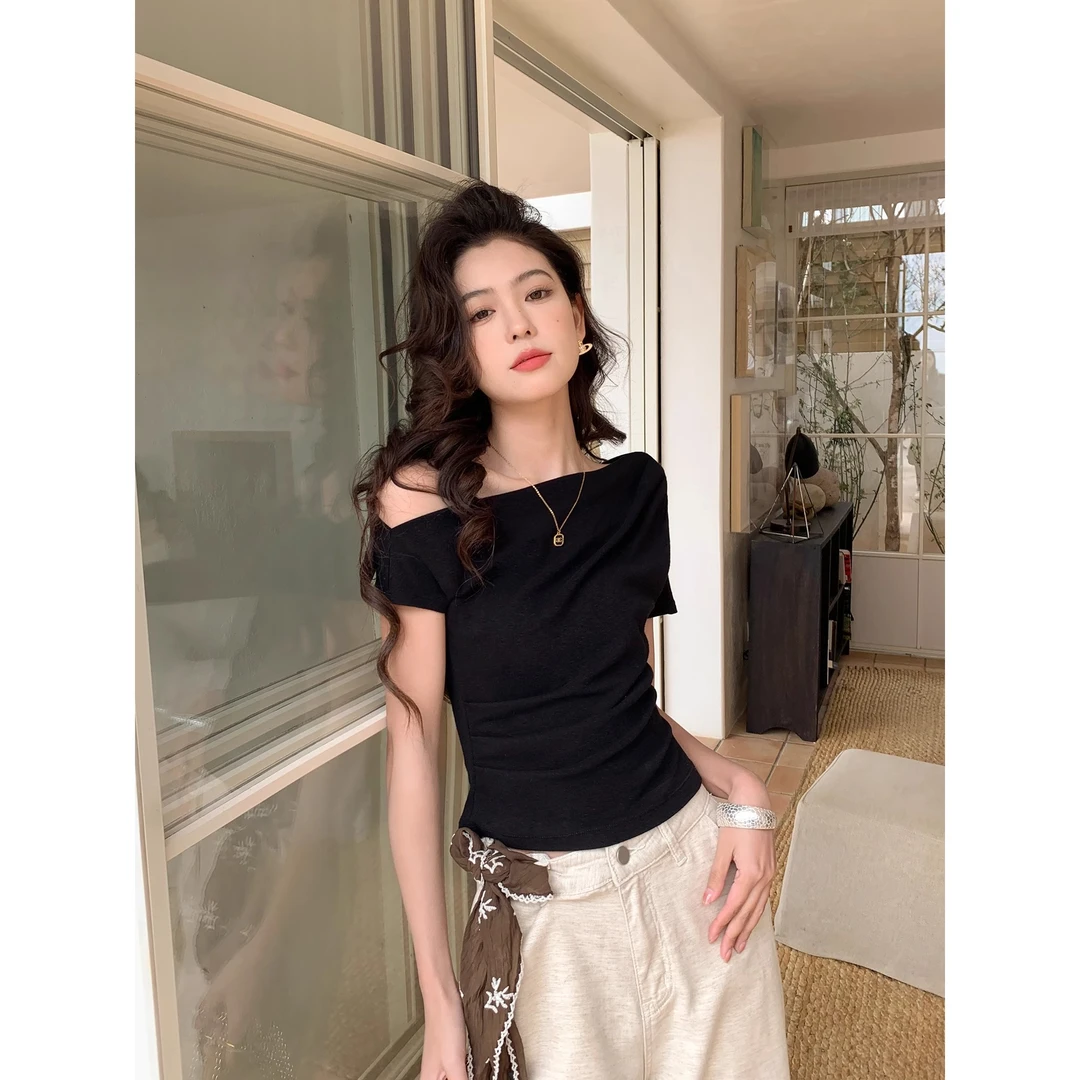 一字肩斜领短袖t恤女夏季设计感小众纯欲收腰修身露肩针织上衣ins