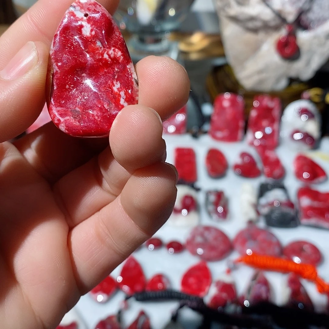 天然辰砂原矿水滴吊坠