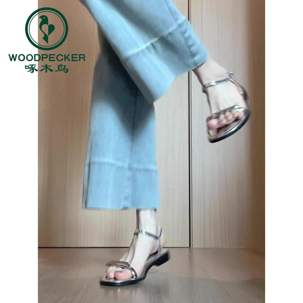啄木鸟仙女风银色凉鞋女2025夏新款平底一字带配裙子沙滩罗马凉拖