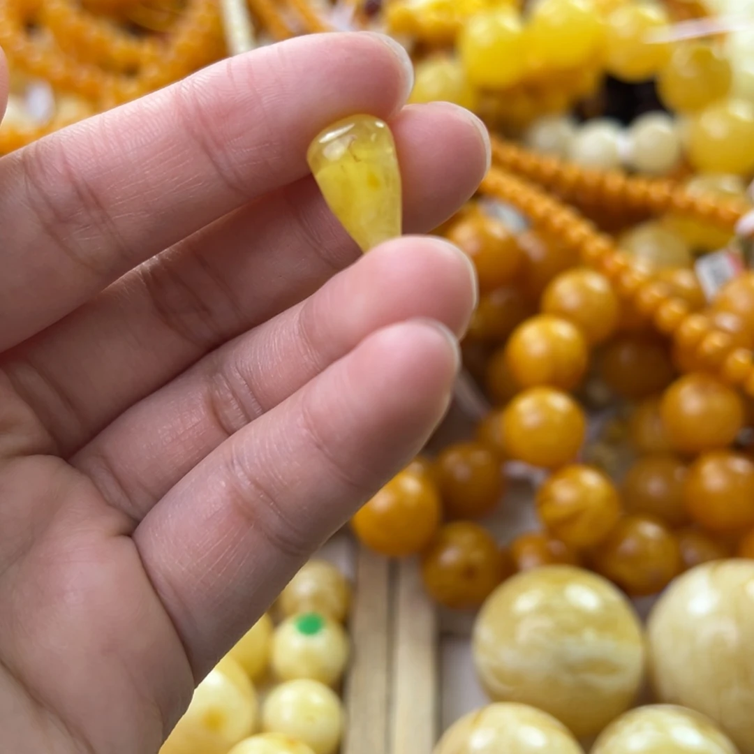 琥珀珠宝奇石未镶嵌