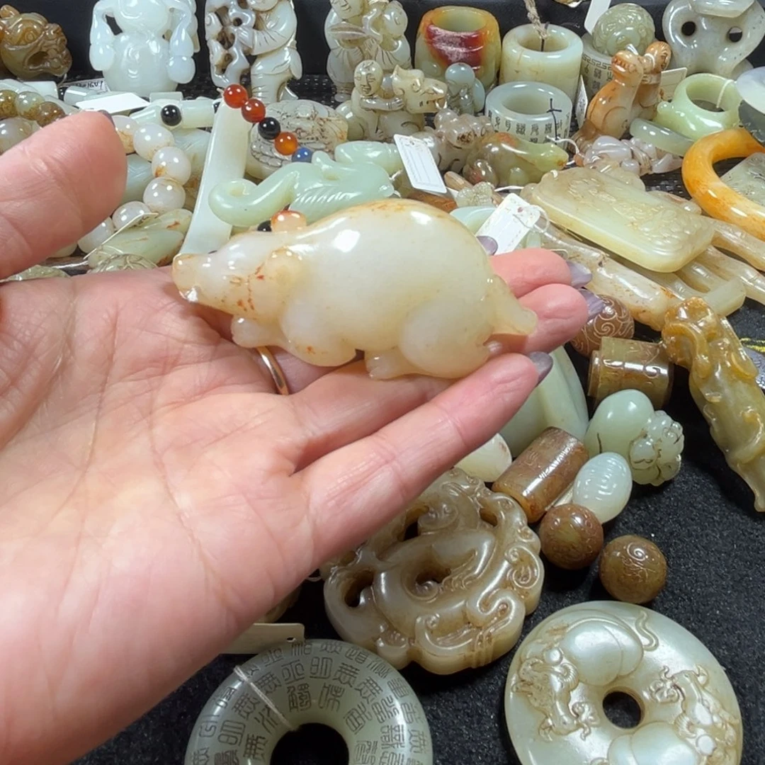 佛***忠和田玉未镶嵌颈饰