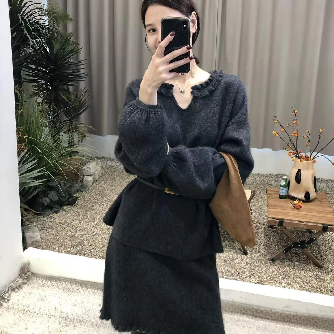 漫野花丛‘慵懒木耳边羊毛毛衣+显瘦针织半身短裙套装（腰带另配）