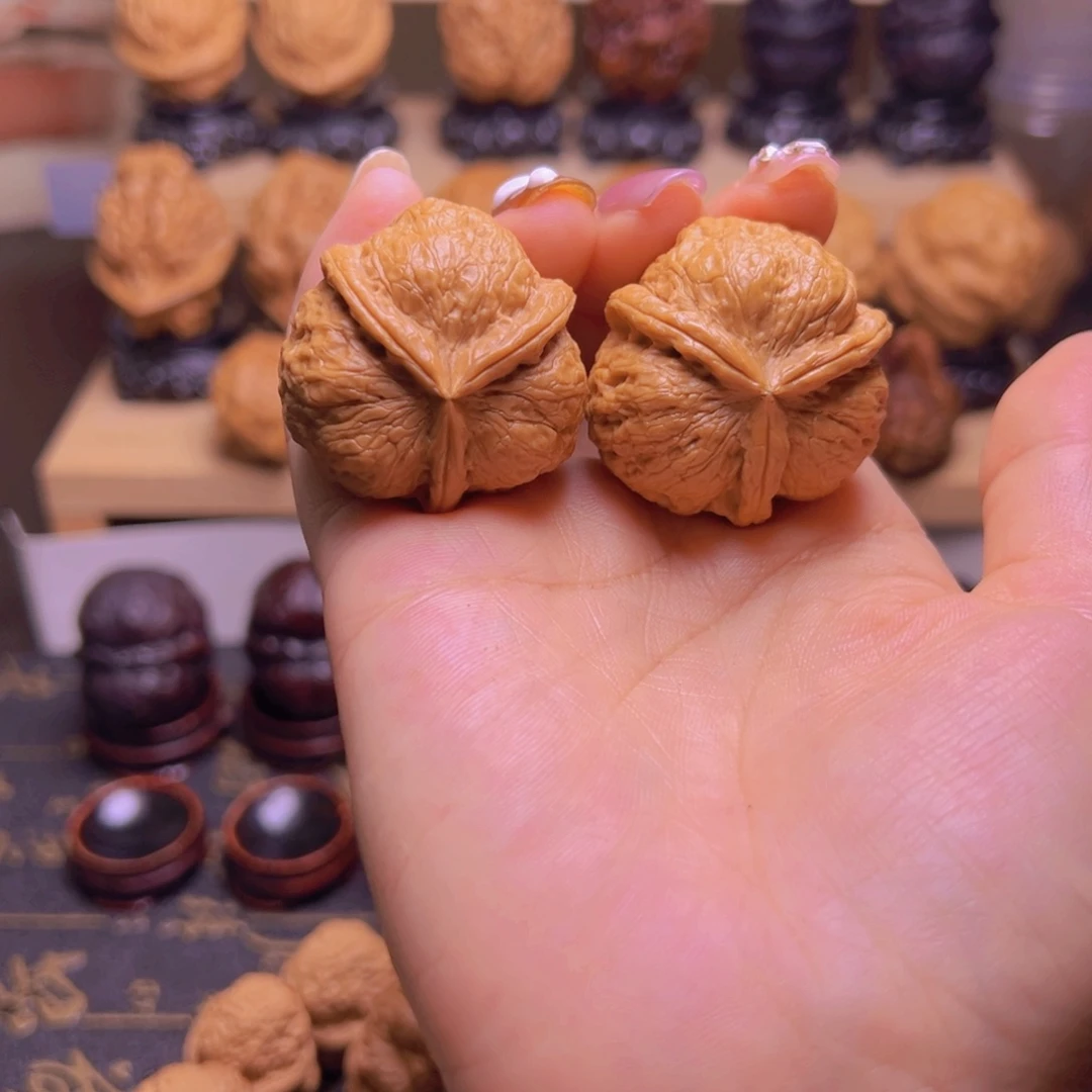 M***i桃核吊坠球三棱H25