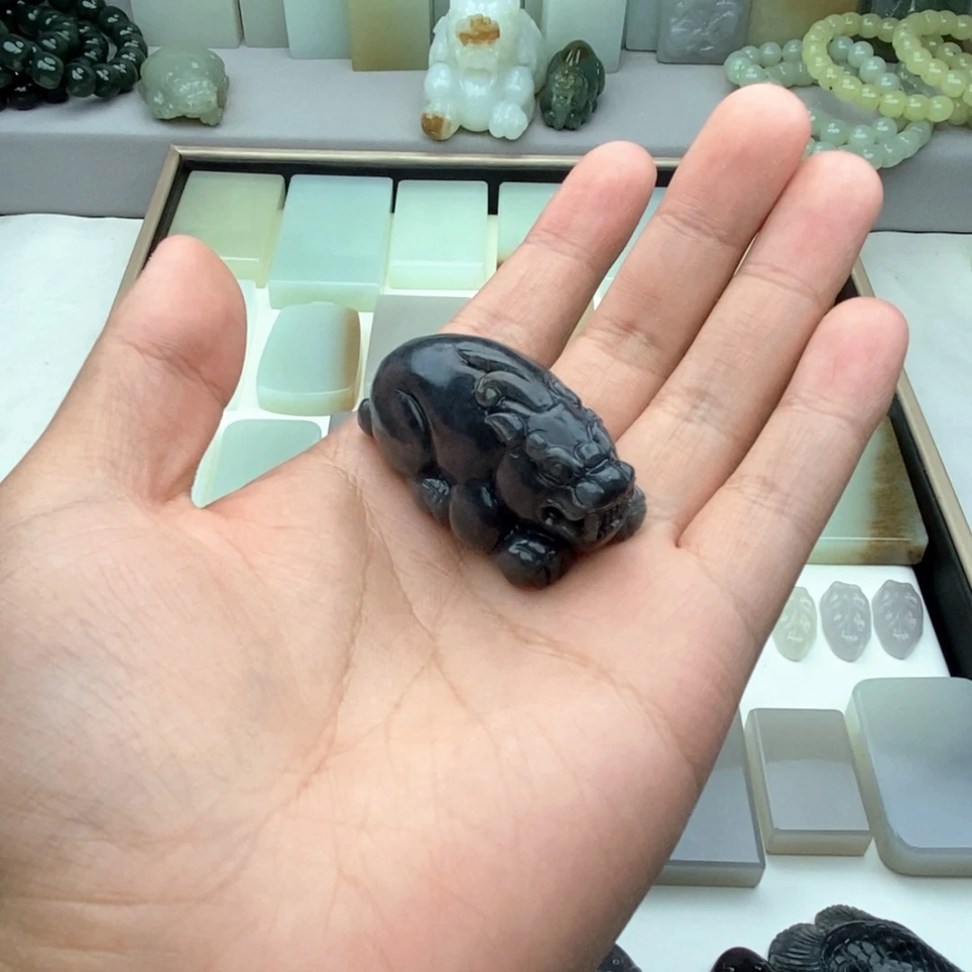 和田玉未镶嵌颈饰阿*哥
