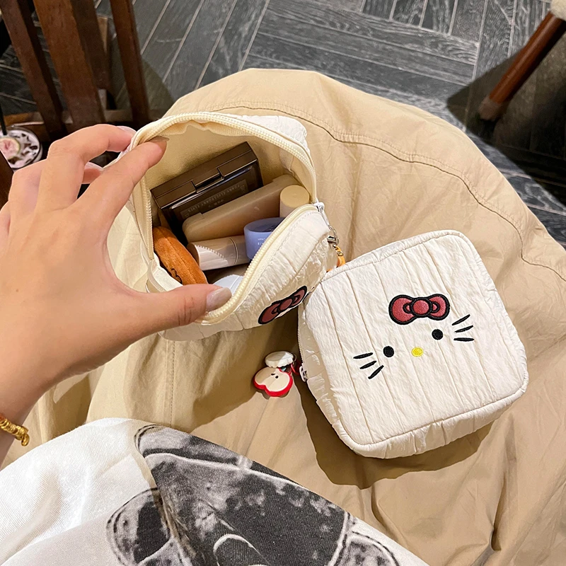 女士便携化妆包收纳口红粉饼旅行适用迷你杂物包姨妈巾收纳小方包