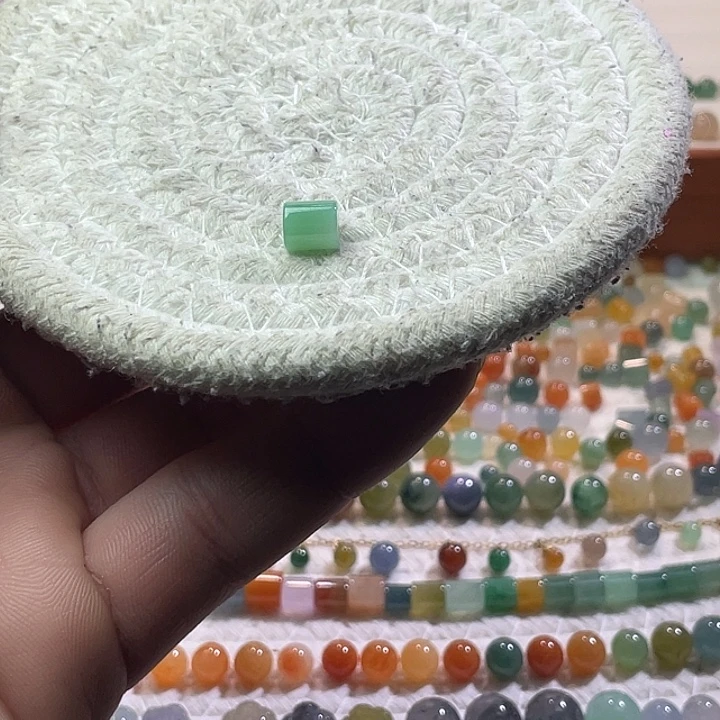 翡翠散珠未镶嵌定制翡翠桶珠卡7.2*6.5