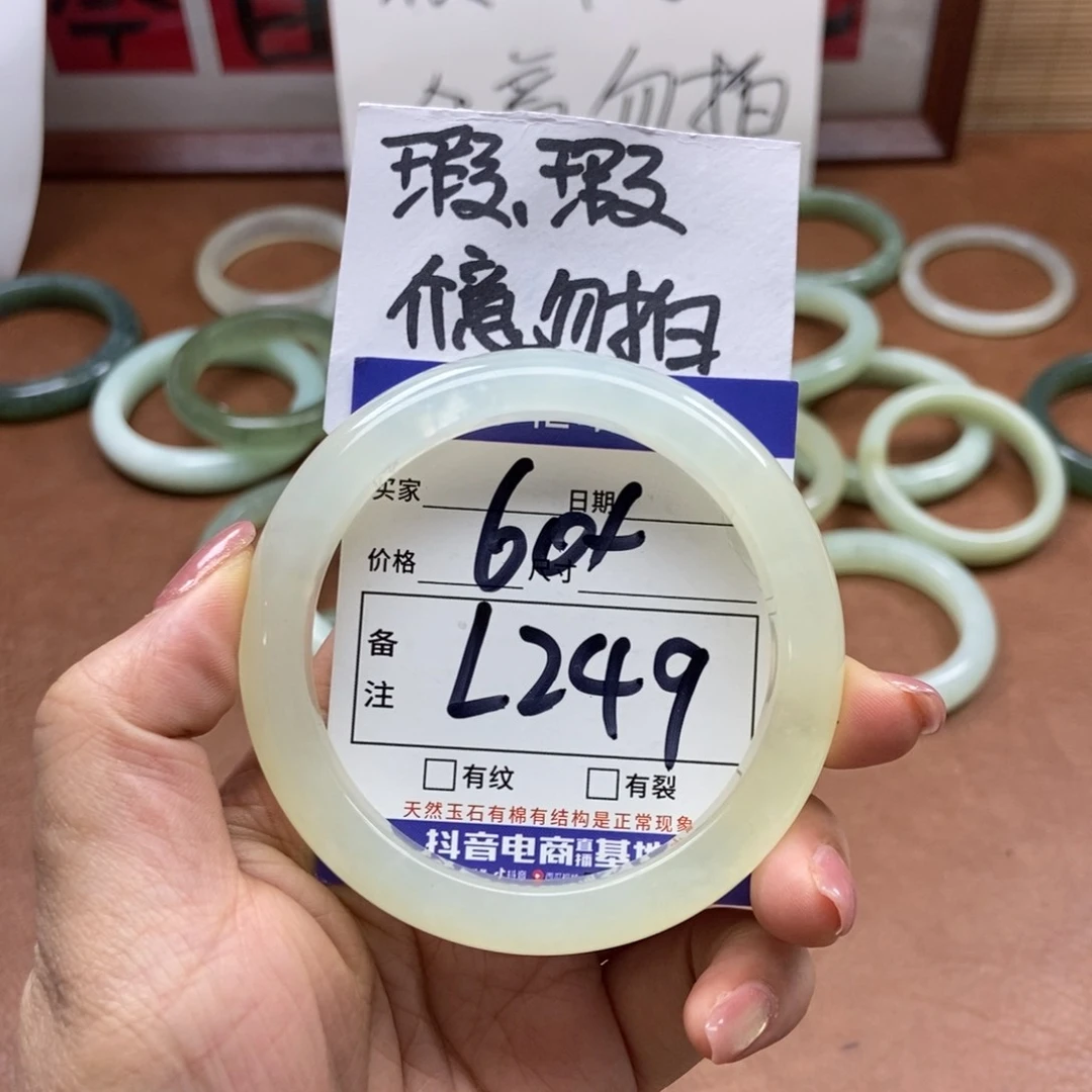 岫玉手镯手镯未镶嵌
