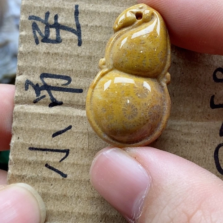 硅化珊瑚（珊瑚玉）颈饰未镶嵌