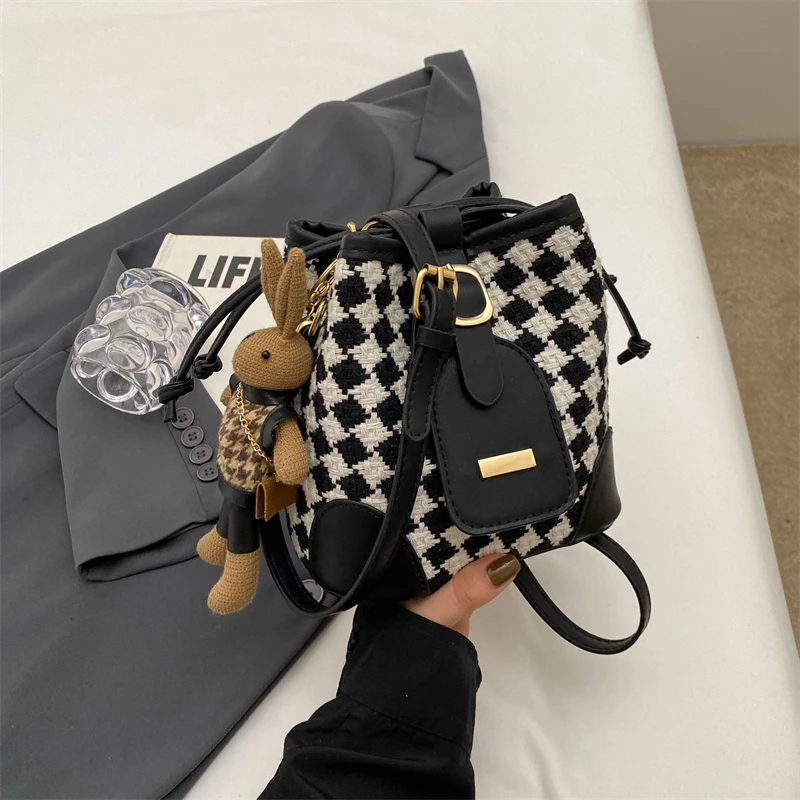 斜挎包肩包网红单肩小方包菱格水桶包千鸟格格子小众抽带斜跨