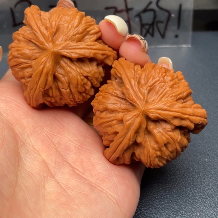 真***实文玩核桃吊坠白狮子