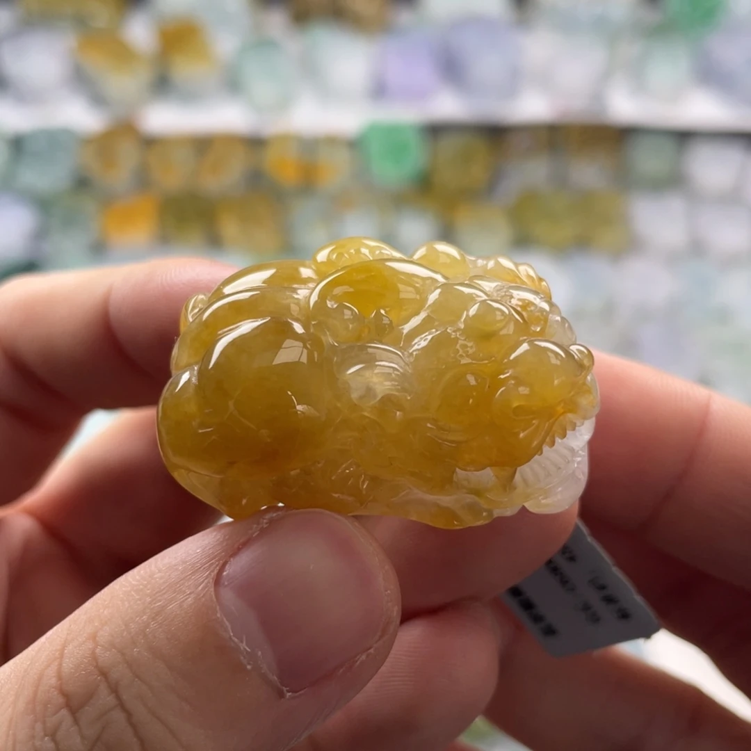 江****翡翠未镶嵌颈饰貔貅