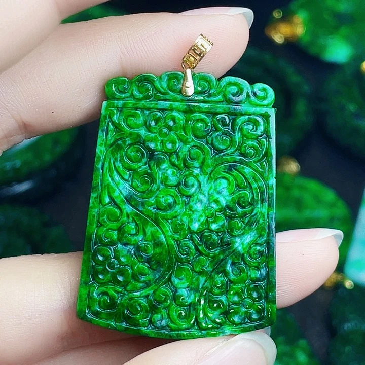 翡翠18K金镶嵌颈饰多样性