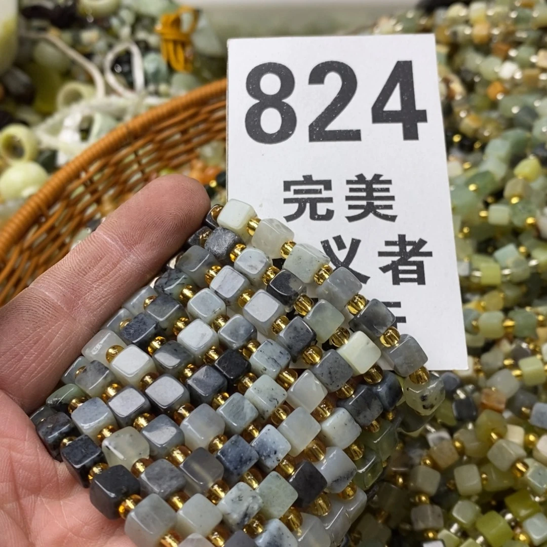 蛇纹石玉挂坠未镶嵌