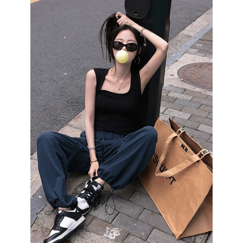 *张贝贝设计感小众辣妹修身背心女 软糯 时尚显瘦U领无袖上衣