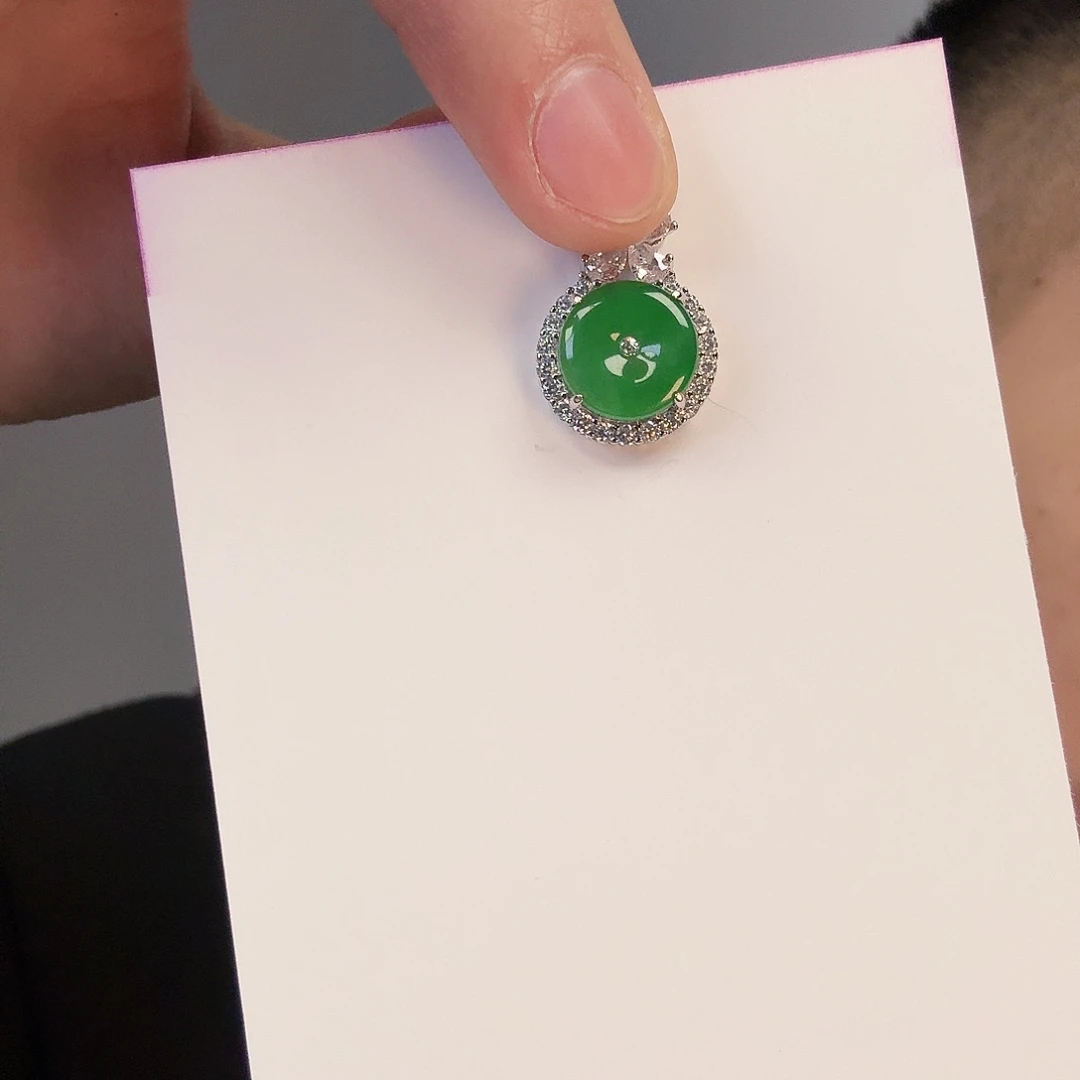 翡翠颈饰未镶嵌一件