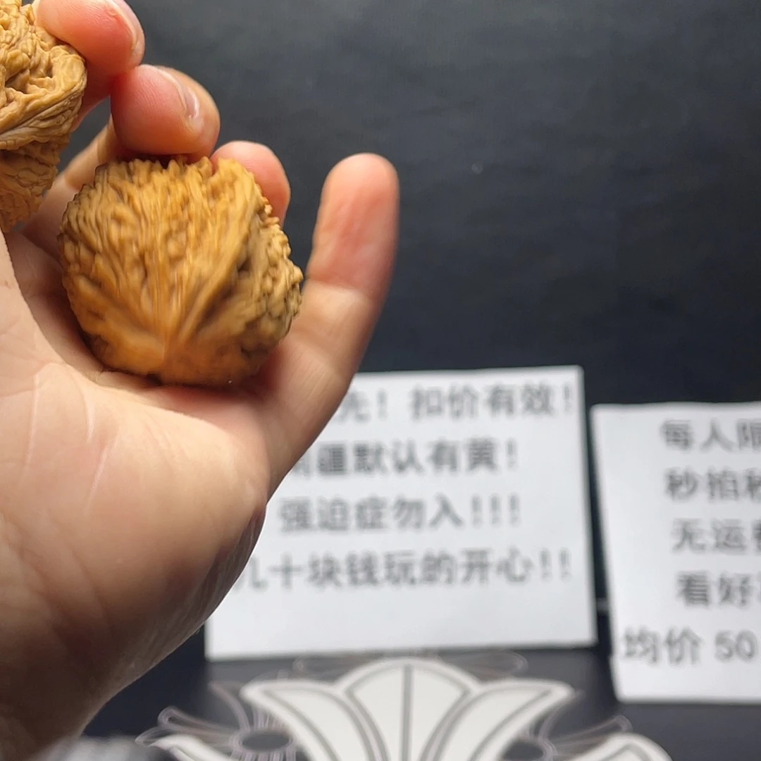 和***尘吊坠文玩核桃南疆石