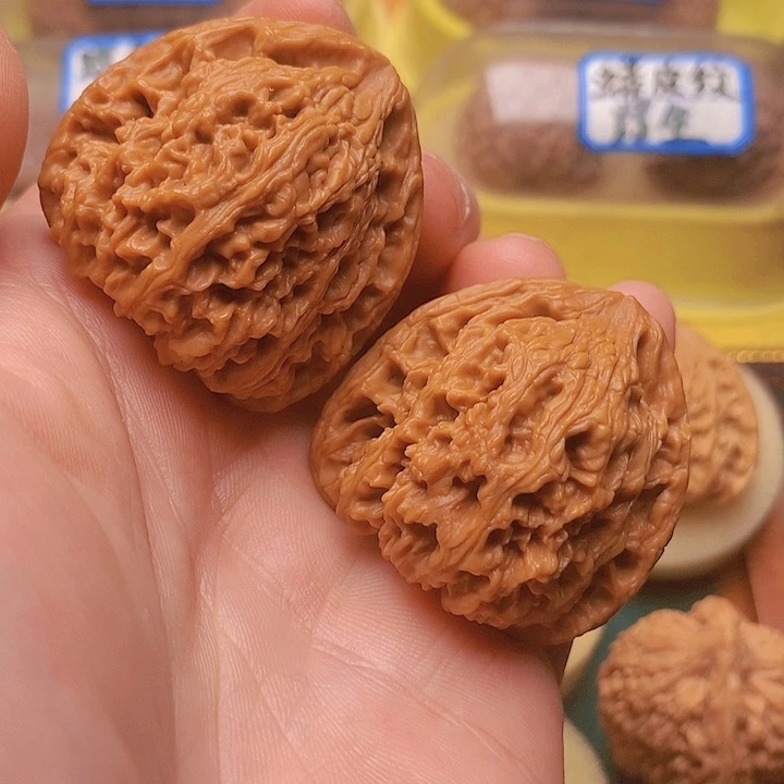 文玩核桃把件42全品三角南疆石