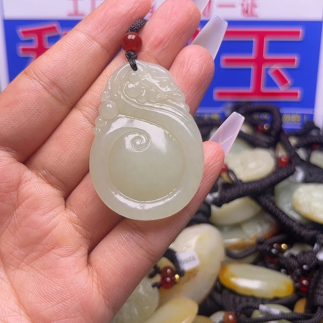 颈饰未镶嵌和田玉