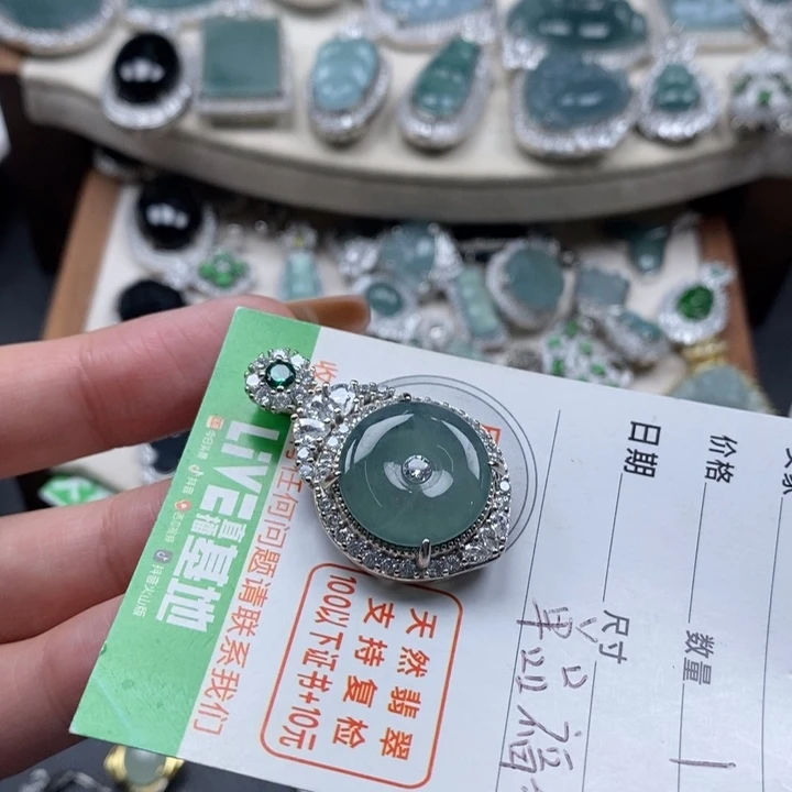 翡翠颈饰未镶嵌翡翠