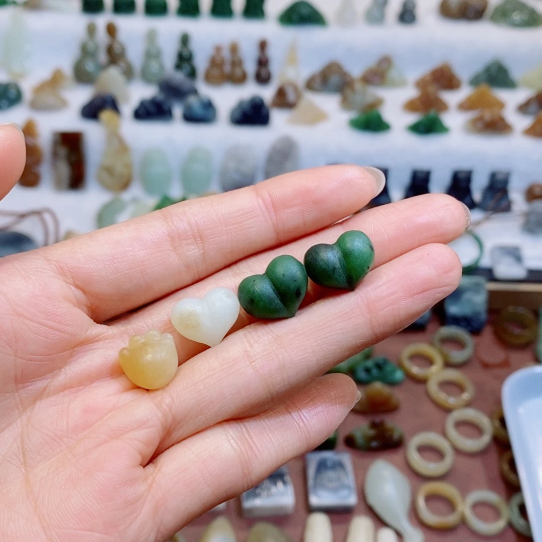 旺***仙和田玉未镶嵌颈饰